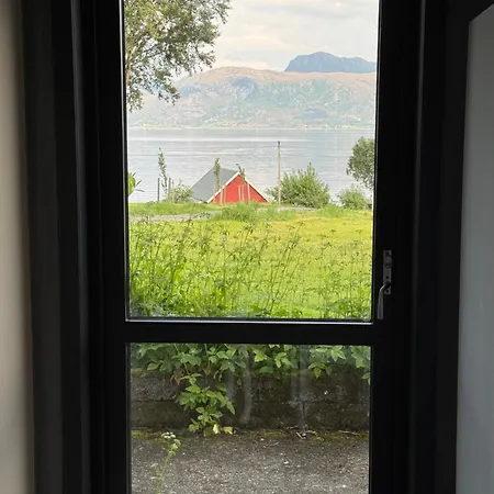 New By The Fjord Apartment Stadlandet